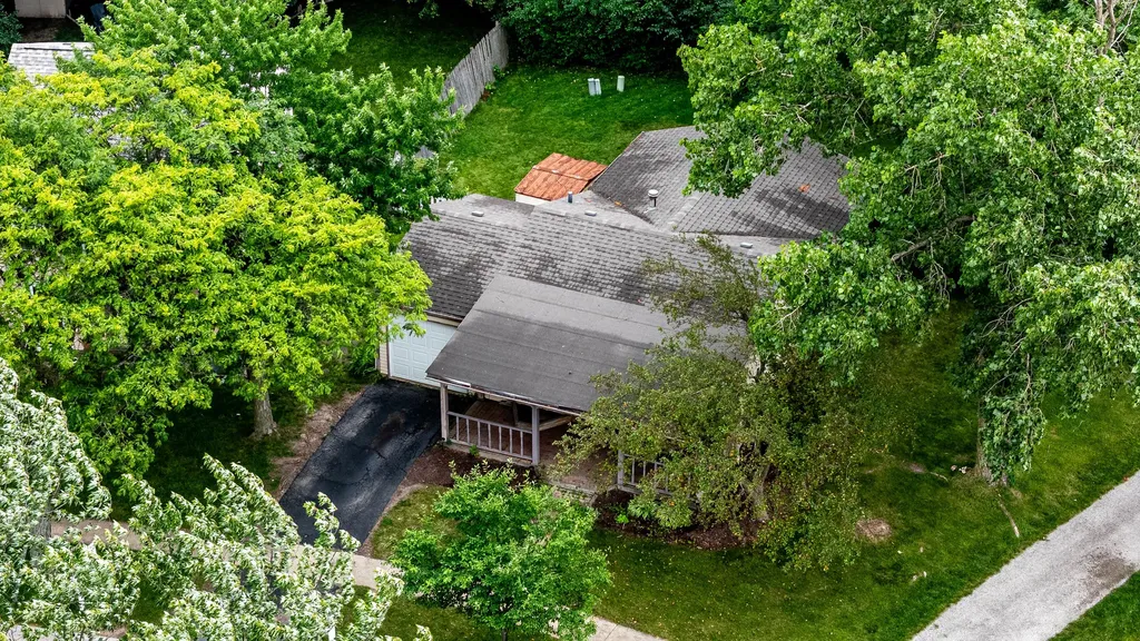2S677 Wembly Drive Warrenville IL 60555