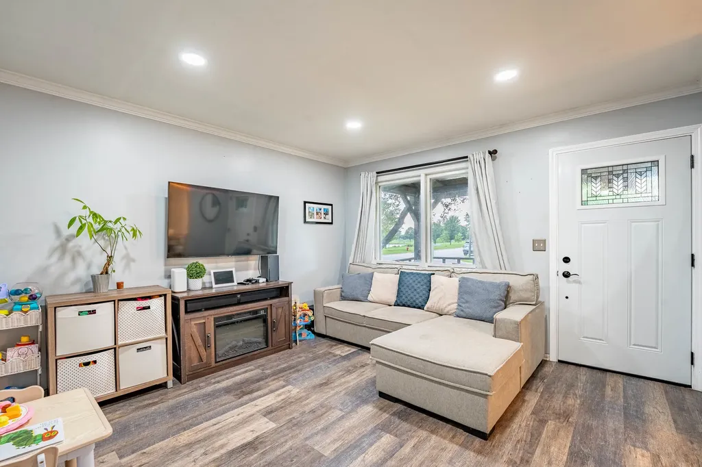 2S677 Wembly Drive Warrenville IL 60555
