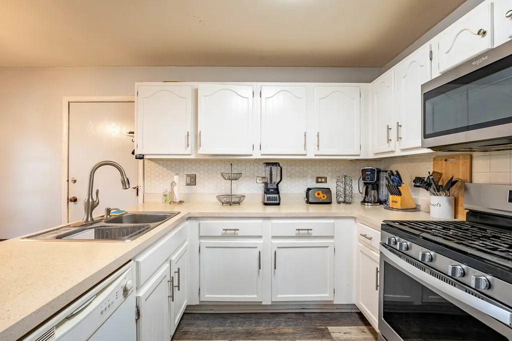 2S677 Wembly Drive Warrenville IL 60555