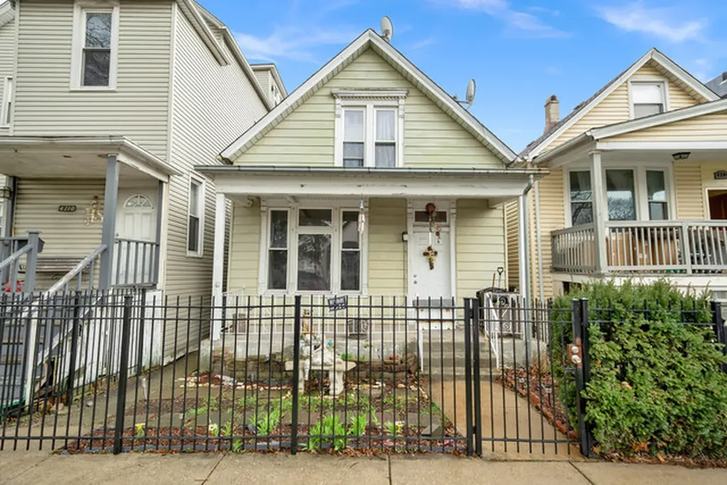 4208 South Artesian Avenue Chicago IL 60632