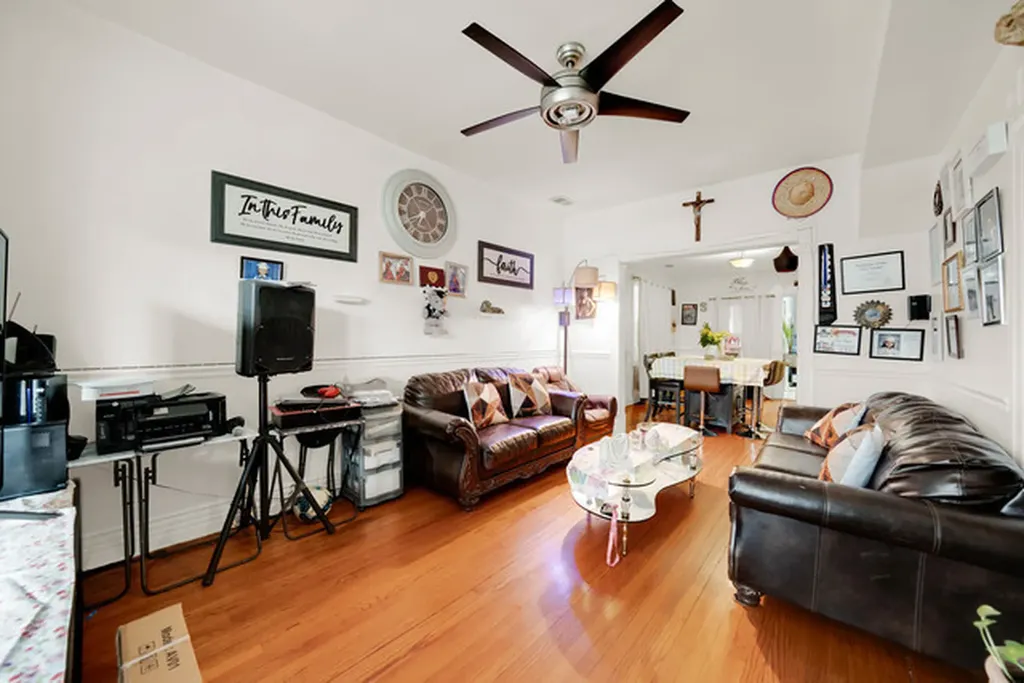 4208 South Artesian Avenue Chicago IL 60632