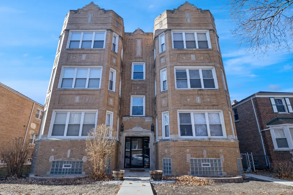 9222 South Laflin Street Chicago IL 60620