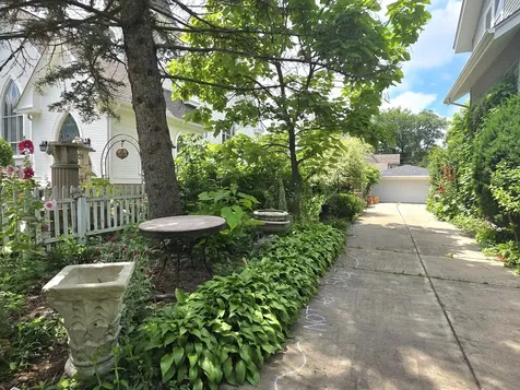 138 Hickory Street Frankfort IL 60423