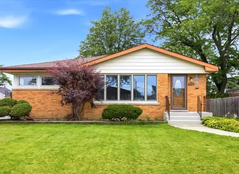 6936 West Oakton Court Niles IL 60714