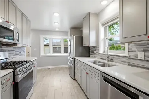 6936 West Oakton Court Niles IL 60714