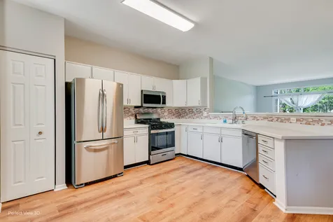 404 Cascade Lane Oswego IL 60543