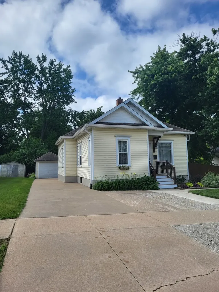 107 East 1st Street Streator IL 61364