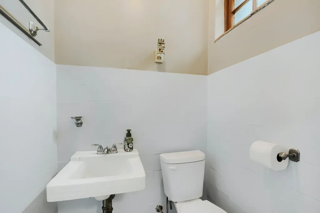 9101 South Hoyne Avenue Chicago IL 60643