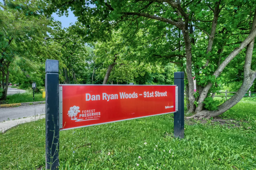 9101 South Hoyne Avenue Chicago IL 60643