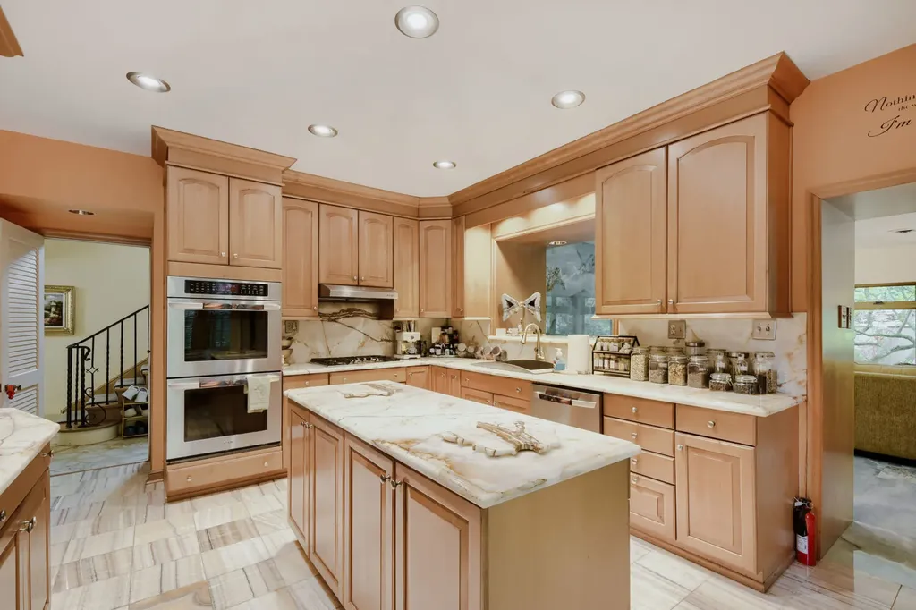 9101 South Hoyne Avenue Chicago IL 60643