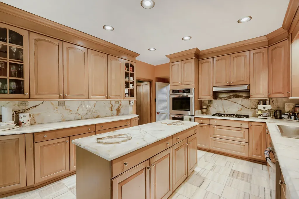 9101 South Hoyne Avenue Chicago IL 60643