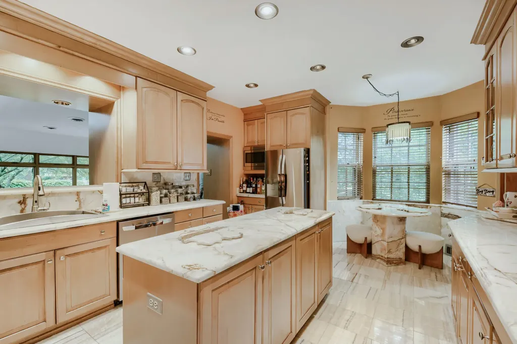 9101 South Hoyne Avenue Chicago IL 60643
