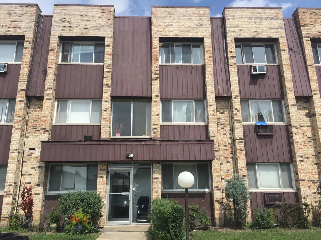 8667 1/2 West Foster Avenue Chicago IL 60656