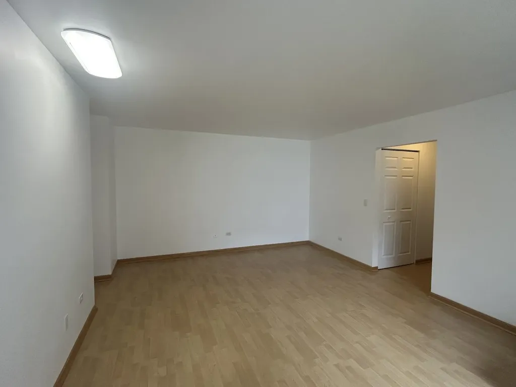 8667 1/2 West Foster Avenue Chicago IL 60656