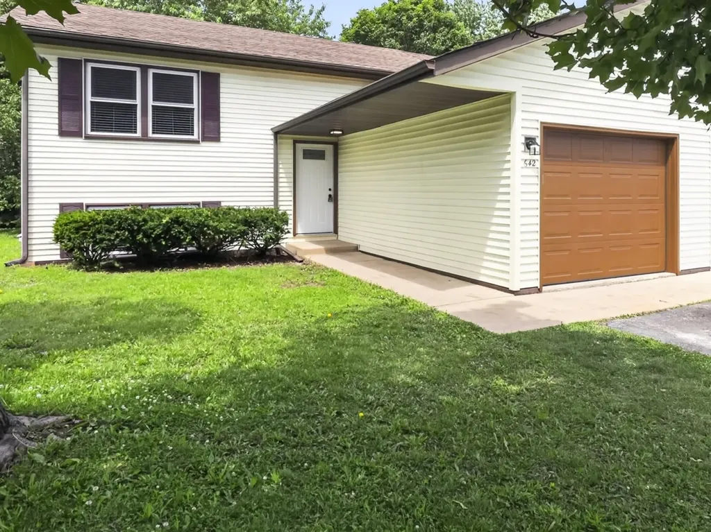 642 Swan Drive Grayslake IL 60030