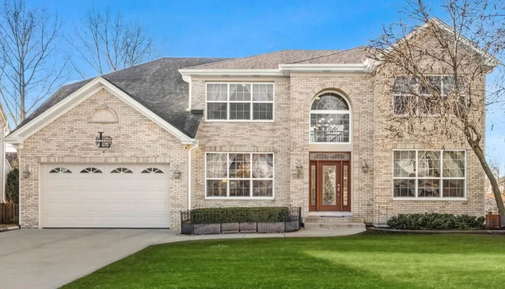 8 Fairfax Court Bolingbrook IL 60490