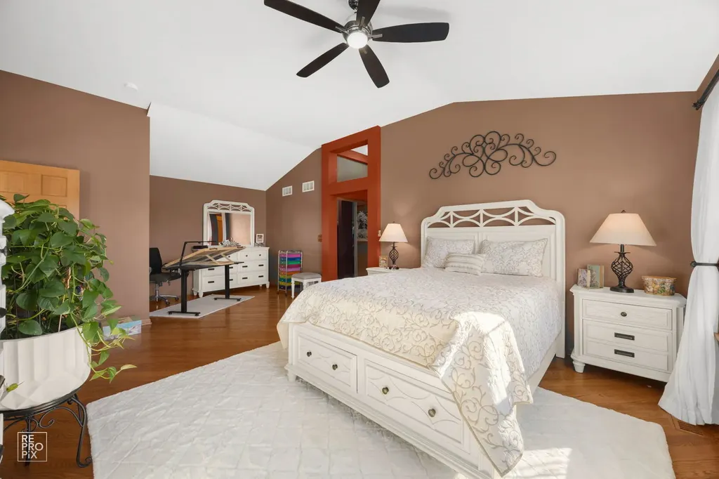8 Fairfax Court Bolingbrook IL 60490
