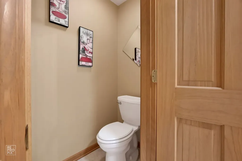 8 Fairfax Court Bolingbrook IL 60490