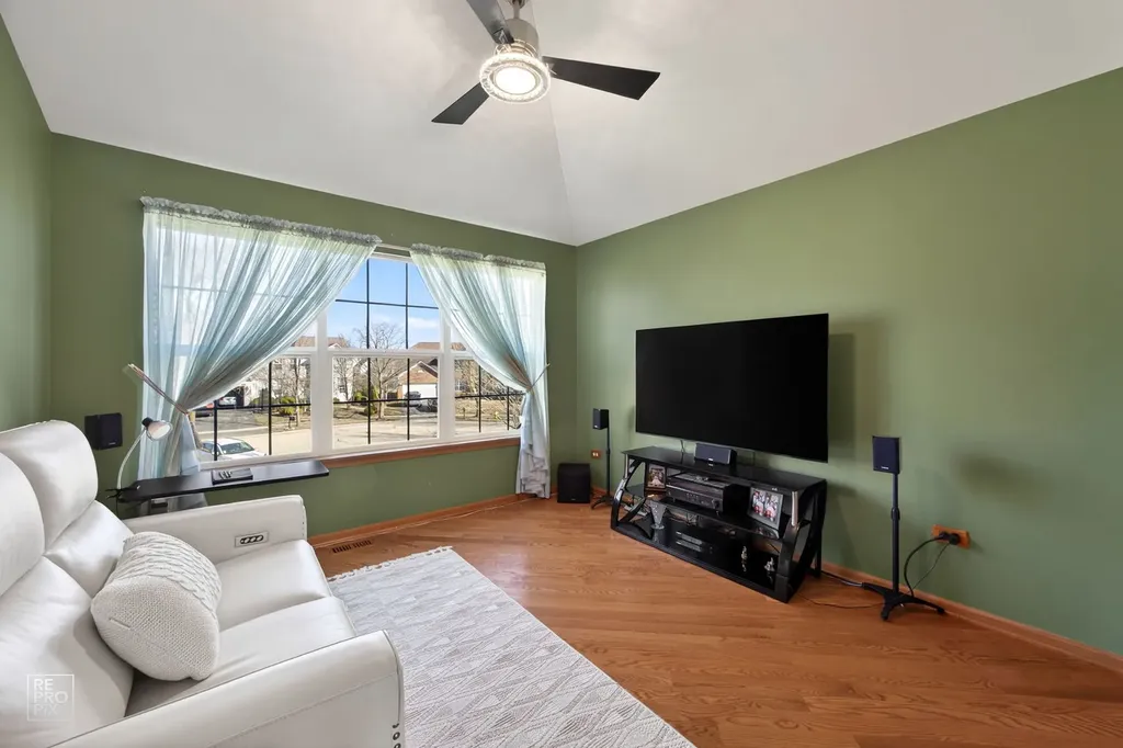 8 Fairfax Court Bolingbrook IL 60490