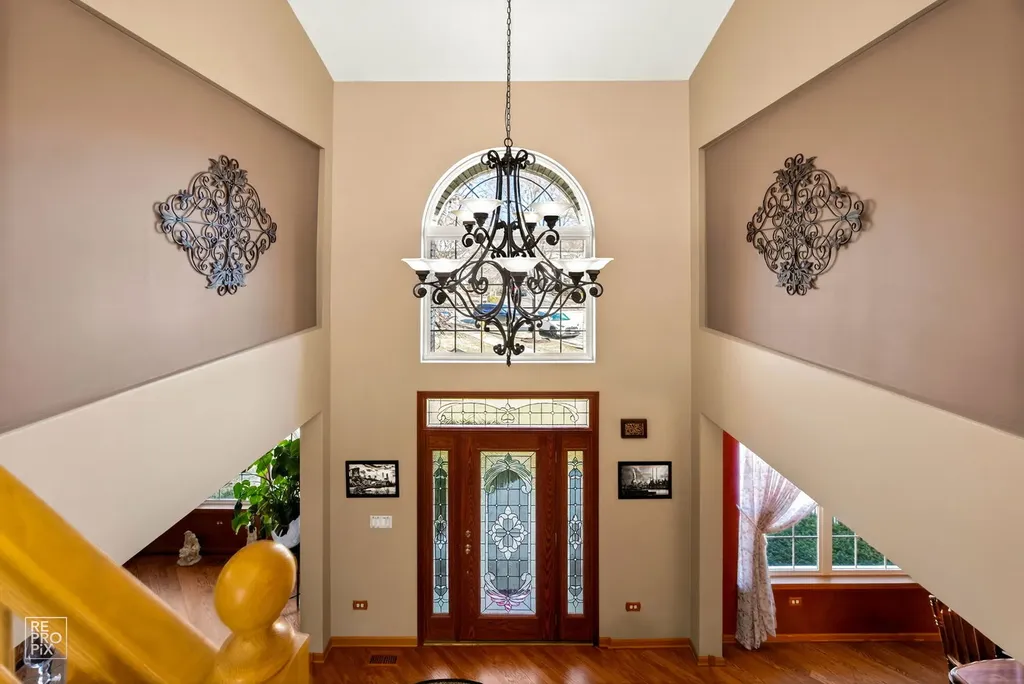 8 Fairfax Court Bolingbrook IL 60490