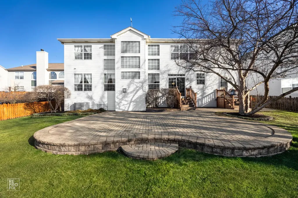 8 Fairfax Court Bolingbrook IL 60490