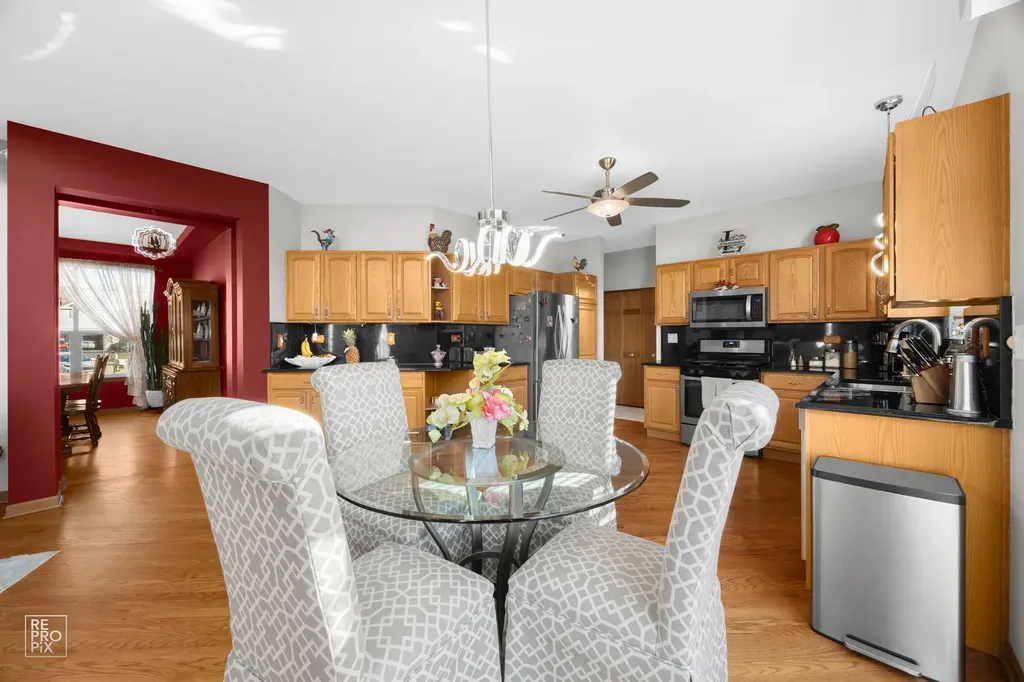 8 Fairfax Court Bolingbrook IL 60490