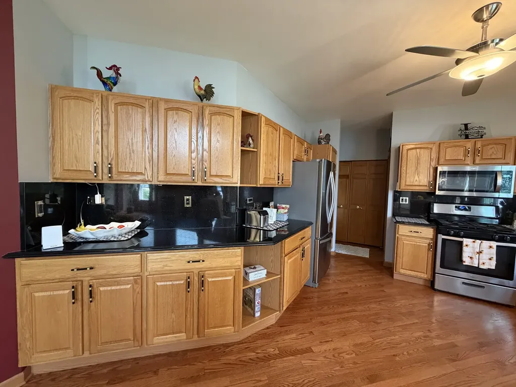 8 Fairfax Court Bolingbrook IL 60490