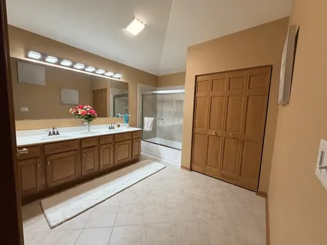 8 Fairfax Court Bolingbrook IL 60490