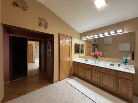 8 Fairfax Court Bolingbrook IL 60490