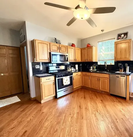 8 Fairfax Court Bolingbrook IL 60490