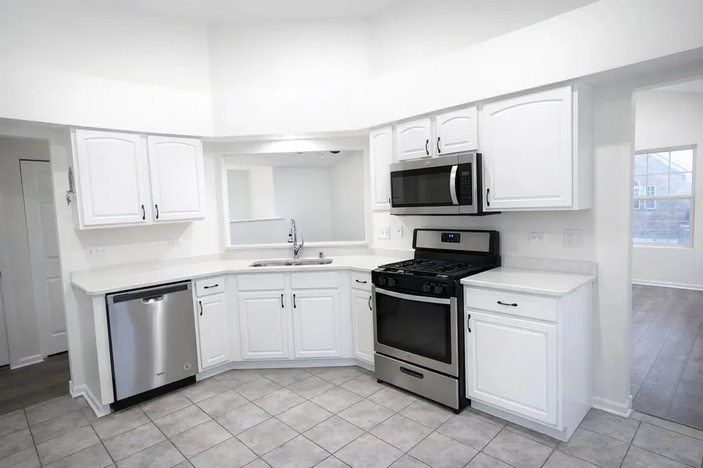 2866 Stonewater Drive Naperville IL 60564
