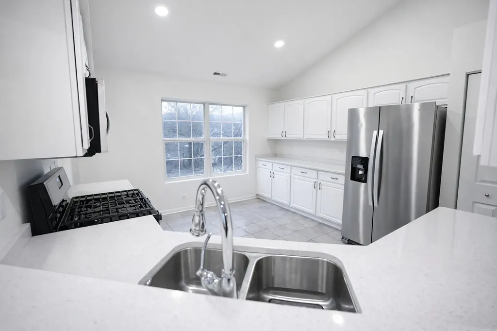 2866 Stonewater Drive Naperville IL 60564