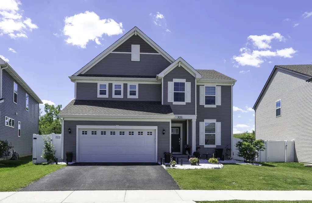 321 South Pointe Avenue South Elgin IL 60177
