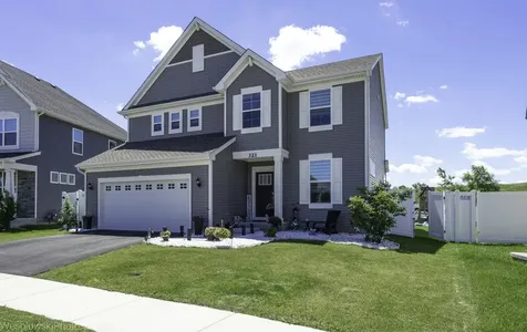 321 South Pointe Avenue South Elgin IL 60177