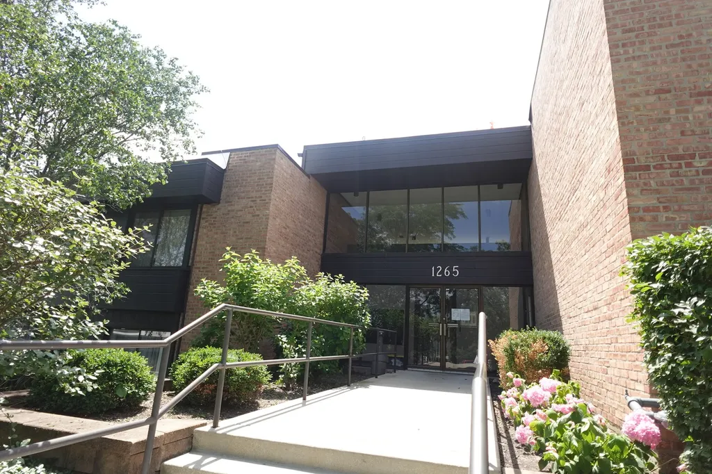 1265 North Sterling Avenue Palatine IL 60067