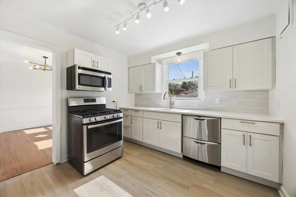 10141 South Rhodes Avenue Chicago IL 60628