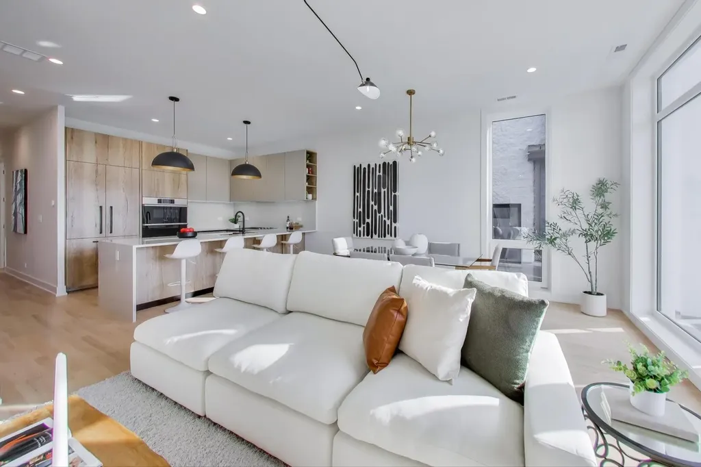 5428 North Winthrop Avenue Chicago IL 60640