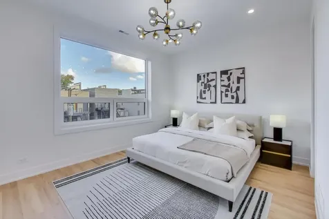 5428 North Winthrop Avenue Chicago IL 60640