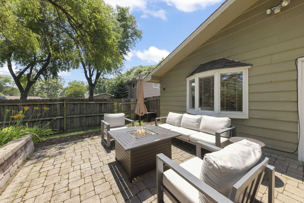 2S603 Gray Avenue Lombard IL 60148