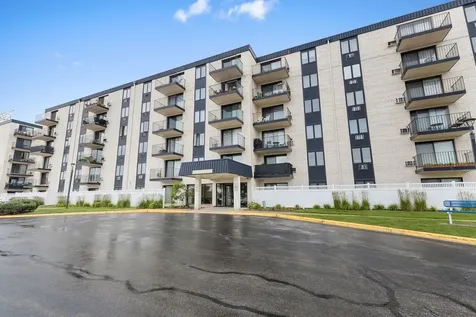 9737 North Fox Glen Drive Niles IL 60714