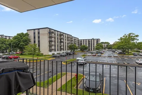 9737 North Fox Glen Drive Niles IL 60714