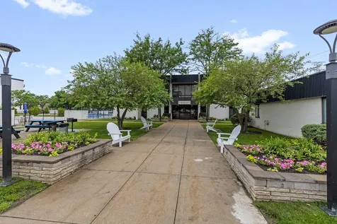 9737 North Fox Glen Drive Niles IL 60714