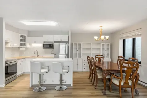 9737 North Fox Glen Drive Niles IL 60714