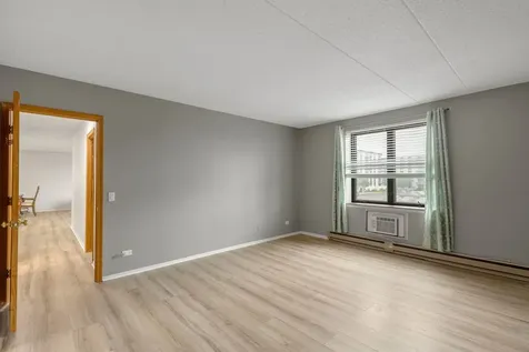 9737 North Fox Glen Drive Niles IL 60714