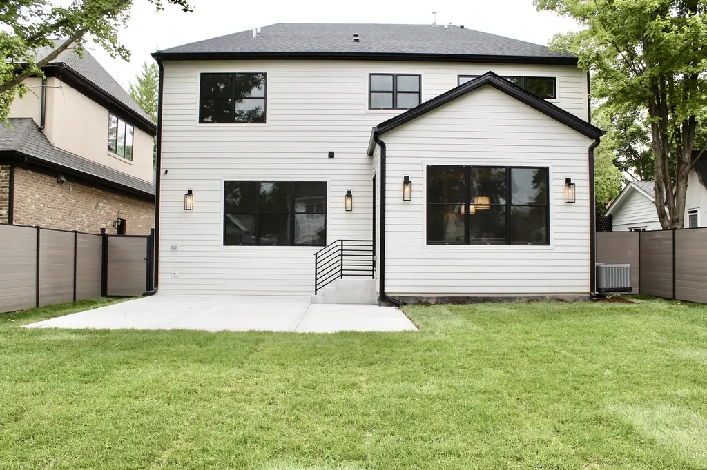 120 North Walnut Street Elmhurst IL 60126
