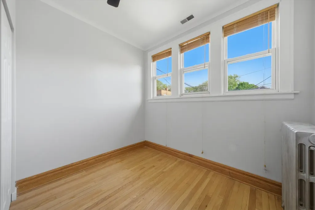 5411 West Byron Street Chicago IL 60641