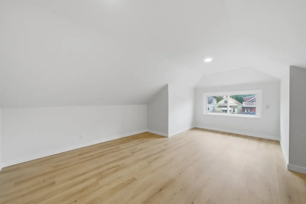 5411 West Byron Street Chicago IL 60641