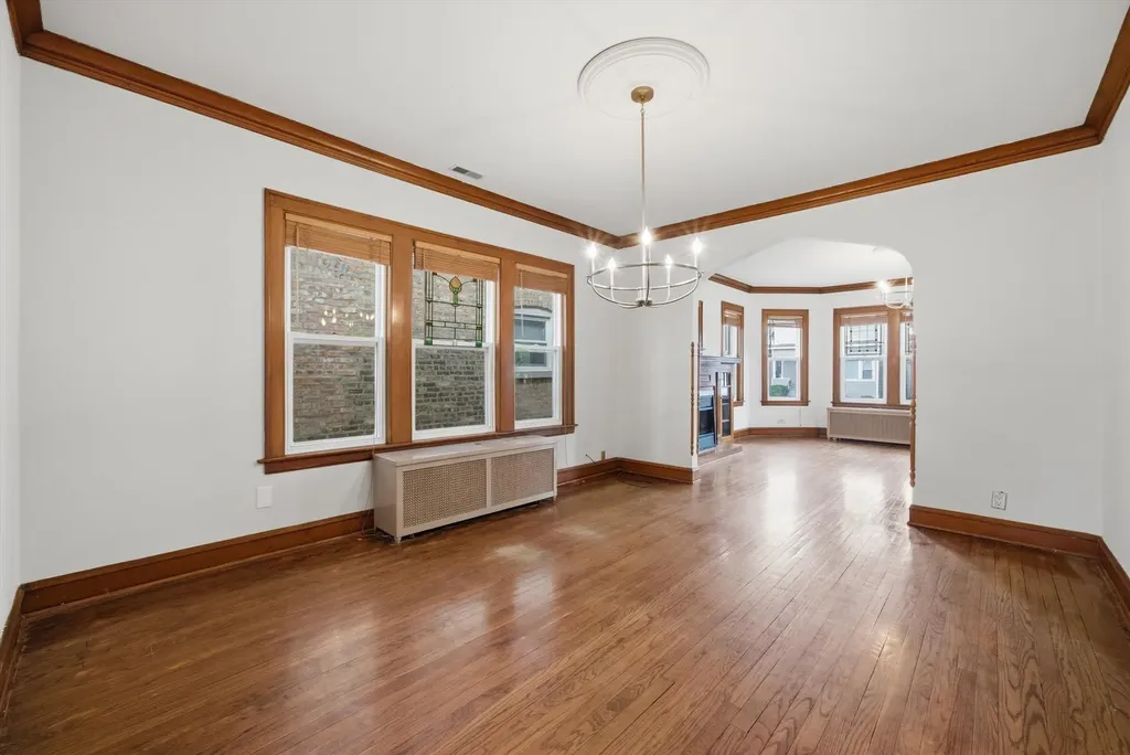 5411 West Byron Street Chicago IL 60641