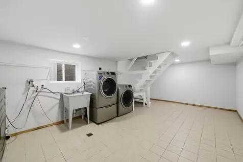 5411 West Byron Street Chicago IL 60641