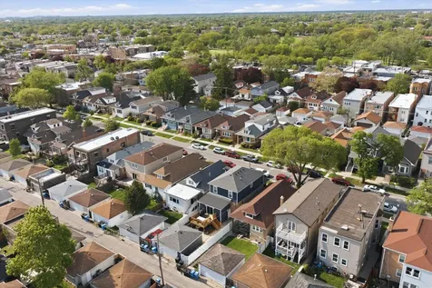 5411 West Byron Street Chicago IL 60641